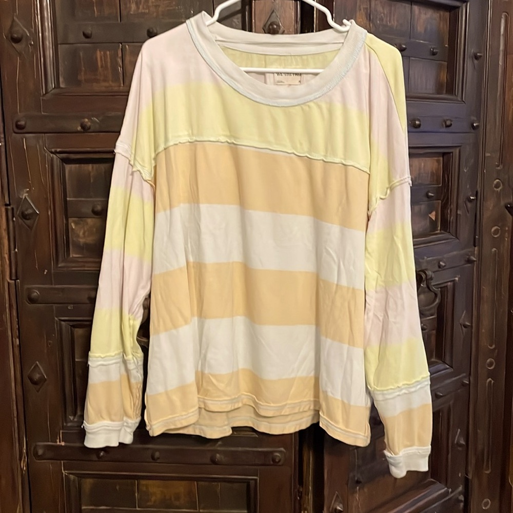 Cozy pastel striped sweatshirt oversized and in great condition